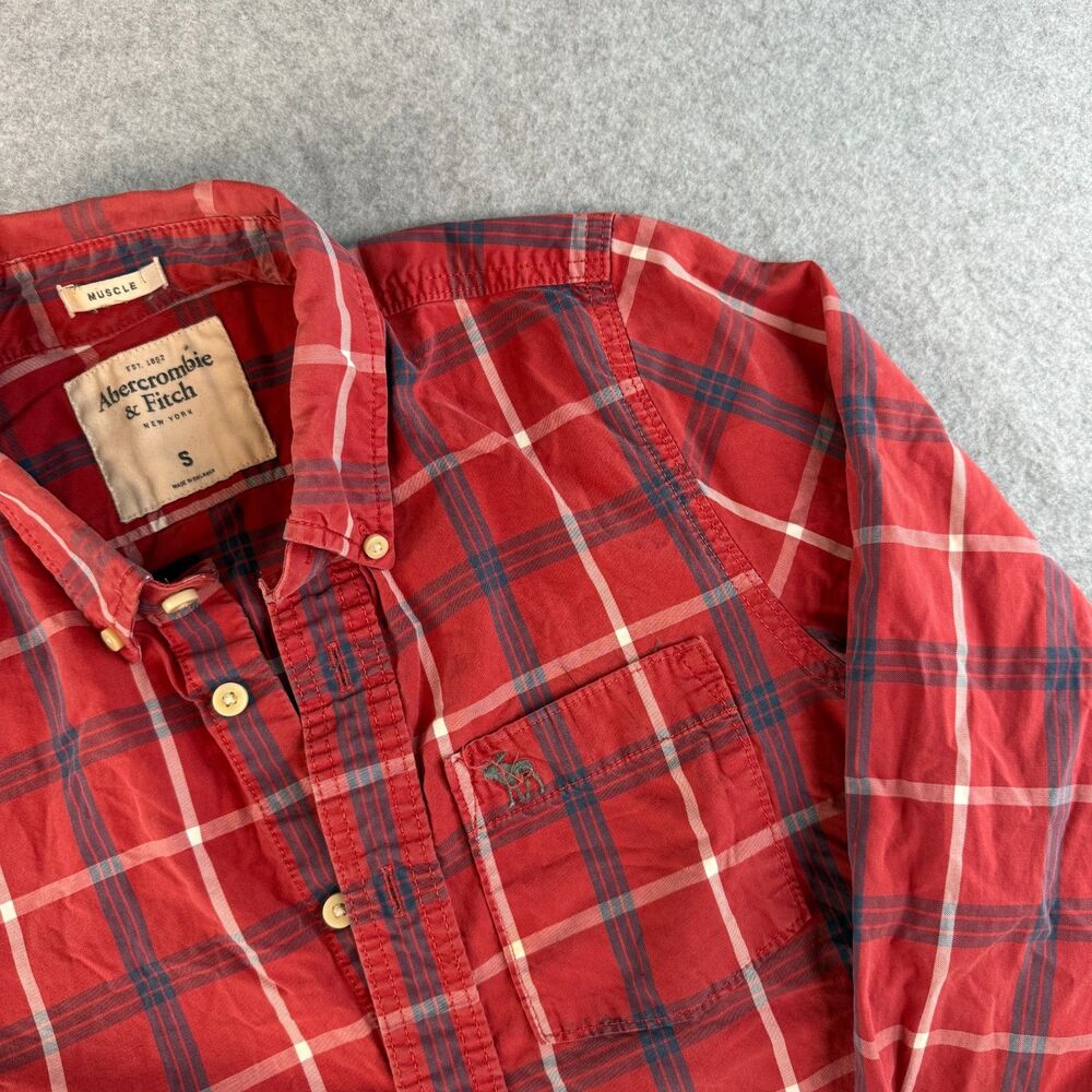 Vintage Abercrombie & Fitch Men's Red/Navy Blue Button Down Flannel Y2K Retro S